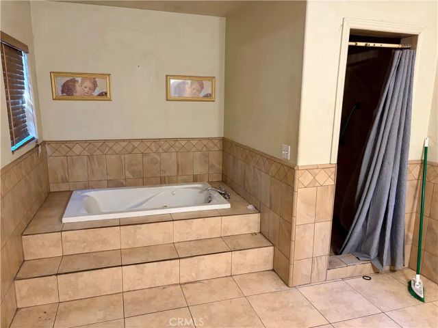 1042 W Mcfadden, Santa Ana, CA 92707