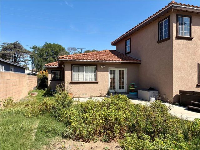 1042 W Mcfadden, Santa Ana, CA 92707