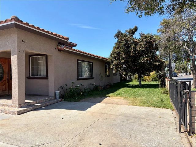 1042 W Mcfadden, Santa Ana, CA 92707