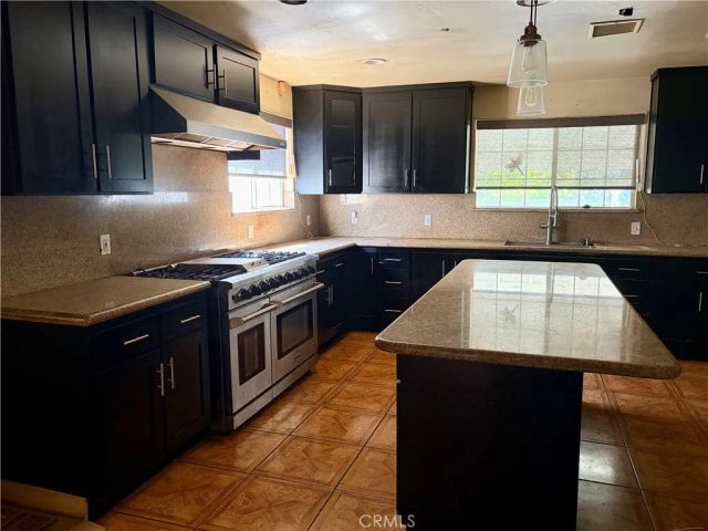 1042 W Mcfadden, Santa Ana, CA 92707