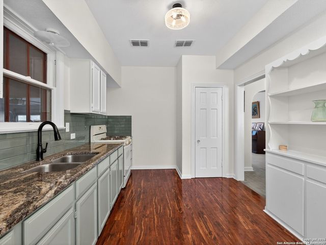 166 Lovera Blvd, San Antonio, TX 78212