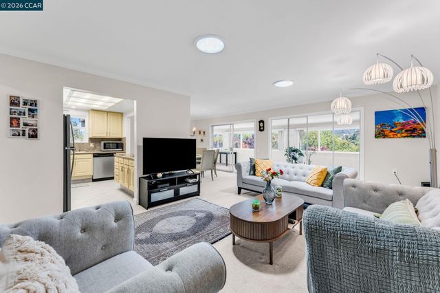 1935 Golden Rain Rd 1, Walnut Creek, CA 94595