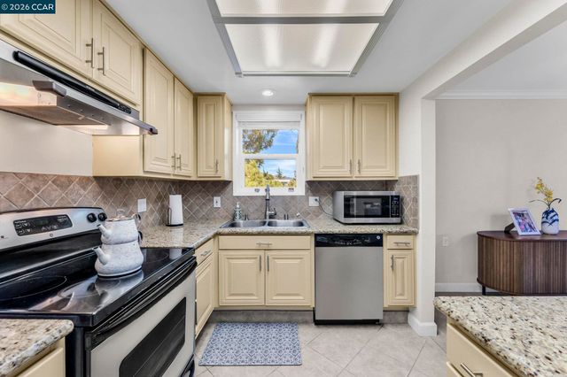 1935 Golden Rain Rd 1, Walnut Creek, CA 94595