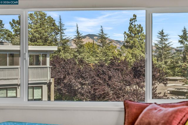 1935 Golden Rain Rd 1, Walnut Creek, CA 94595