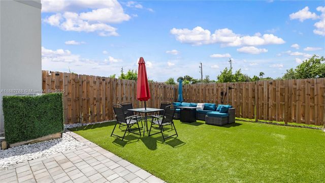 11968 NW 46th St, Coral Springs, FL 33076