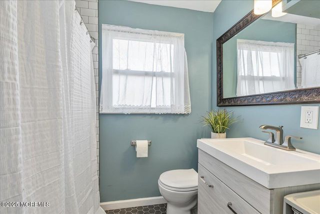 4 Lafayette Drive, Hazlet, NJ 07730