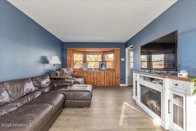 4 Lafayette Drive, Hazlet, NJ 07730