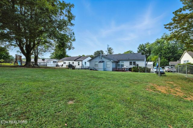 707 Elizabeth St, Athens, TN 37303