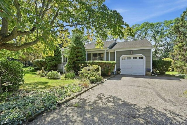 985 Silver Colt Road, Cutchogue, NY 11935
