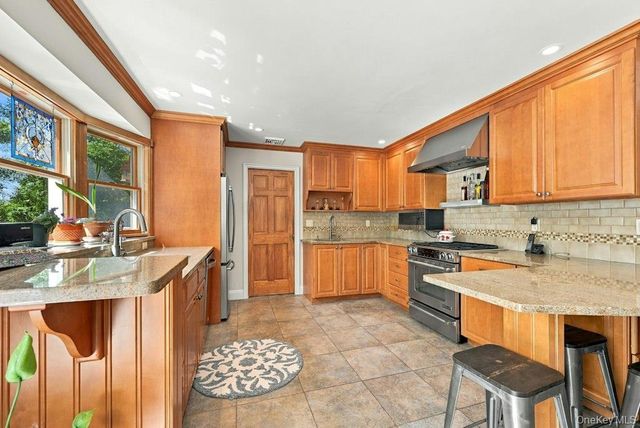 985 Silver Colt Road, Cutchogue, NY 11935