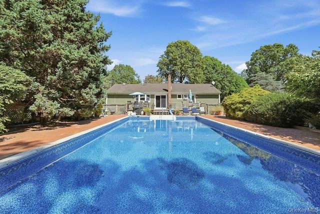 985 Silver Colt Road, Cutchogue, NY 11935