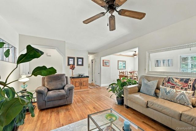 985 Silver Colt Road, Cutchogue, NY 11935