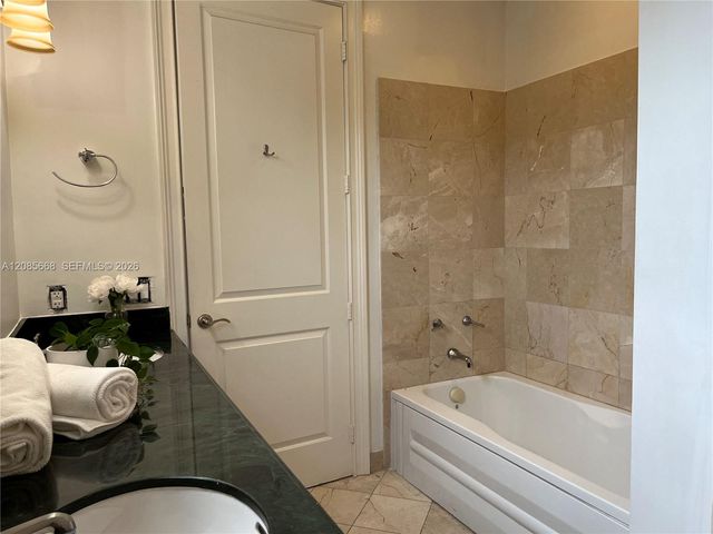 570 Loretto Avenue 10, Coral Gables, FL 33146