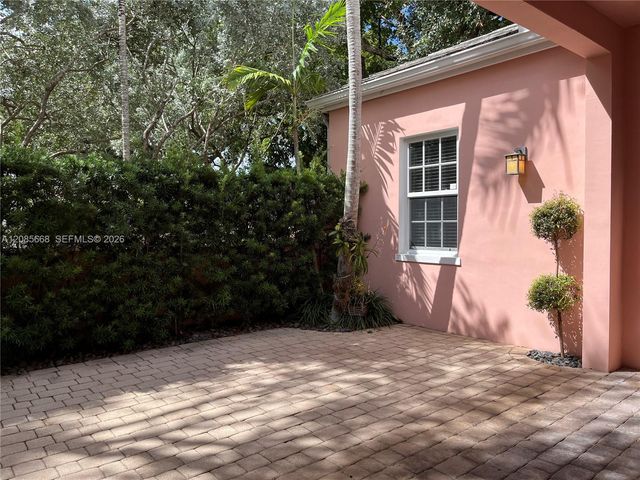 570 Loretto Avenue 10, Coral Gables, FL 33146