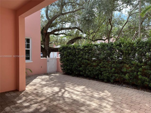 570 Loretto Avenue 10, Coral Gables, FL 33146