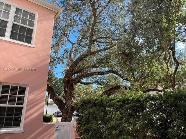 570 Loretto Avenue 10, Coral Gables, FL 33146