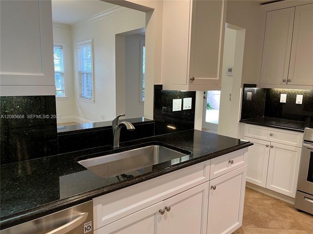 570 Loretto Avenue 10, Coral Gables, FL 33146