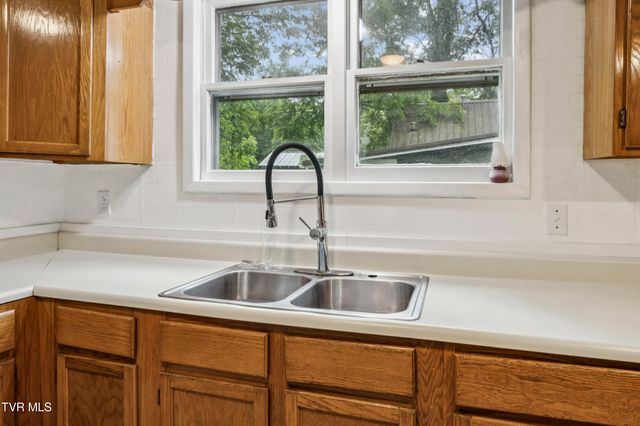 115 West Poplar Street, Johnson City, TN 37604