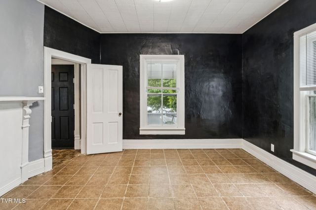 115 West Poplar Street, Johnson City, TN 37604