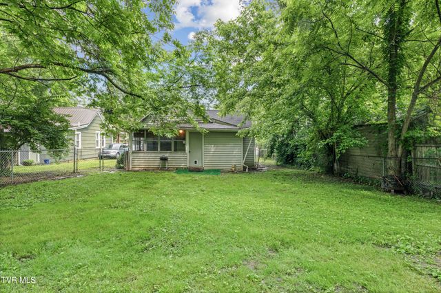 115 West Poplar Street, Johnson City, TN 37604