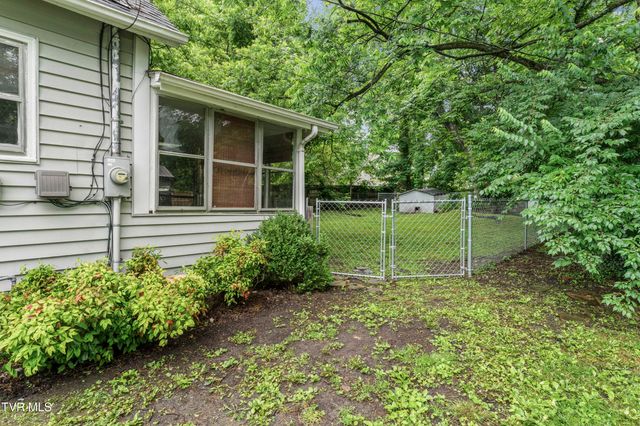 115 West Poplar Street, Johnson City, TN 37604