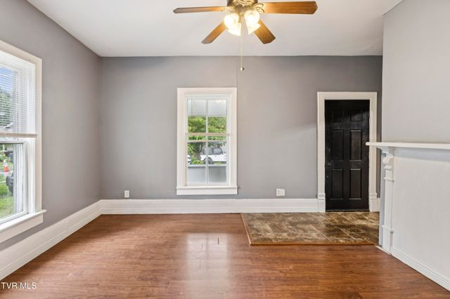 115 West Poplar Street, Johnson City, TN 37604