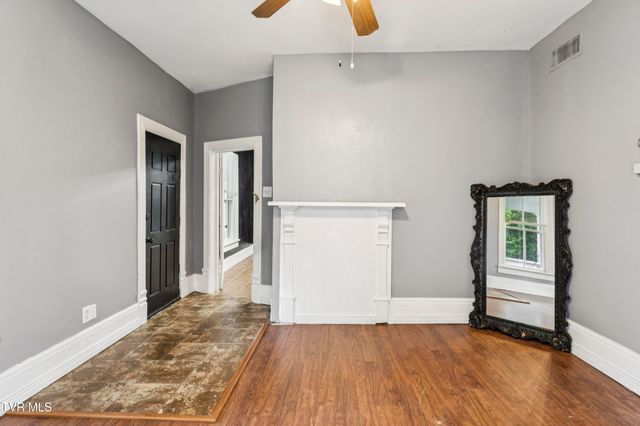 115 West Poplar Street, Johnson City, TN 37604