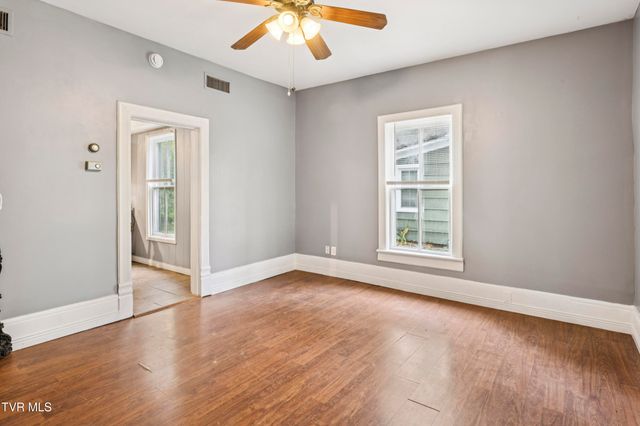 115 West Poplar Street, Johnson City, TN 37604