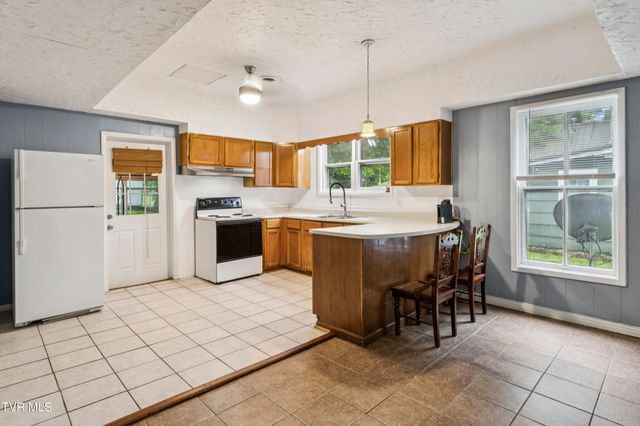 115 West Poplar Street, Johnson City, TN 37604