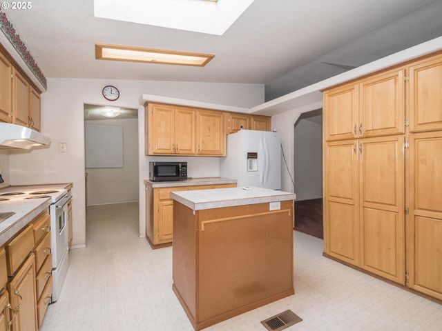 1949 Se PALMQUIST Rd 91, Gresham, OR 97080