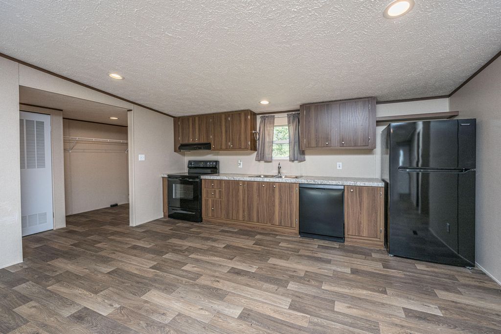 Image 18 of property listing at 268 Rodeo Drive, Eutawville, SC 29048