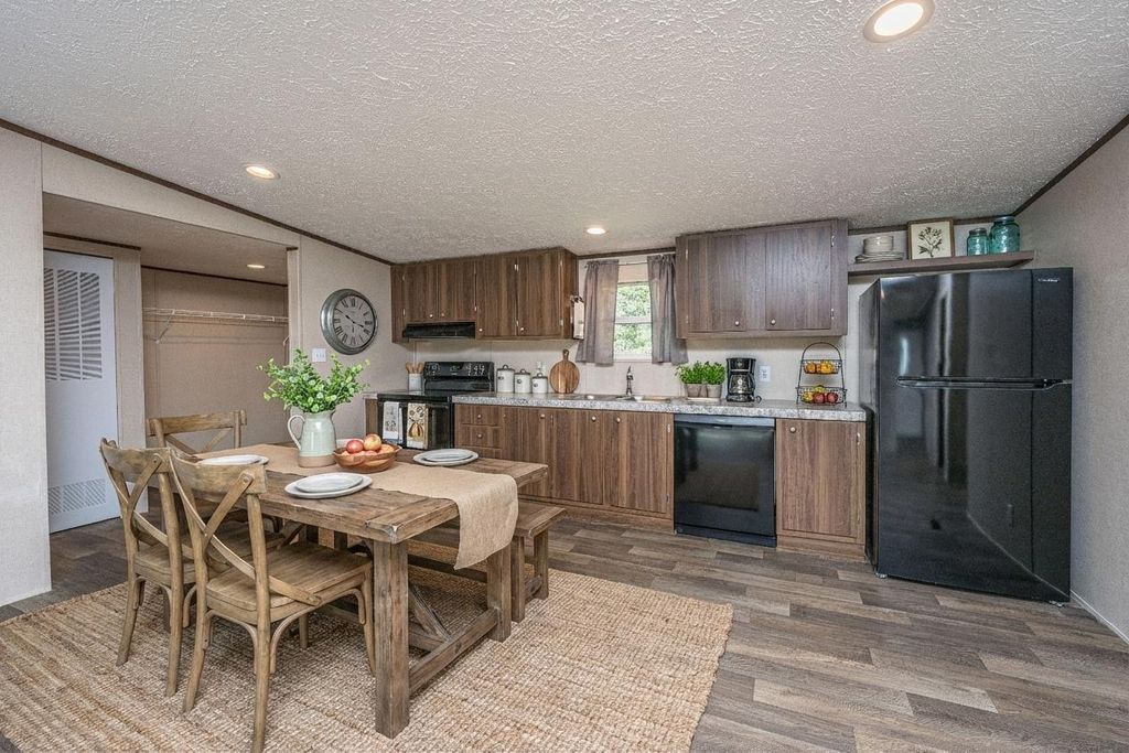 Image 3 of property listing at 268 Rodeo Drive, Eutawville, SC 29048