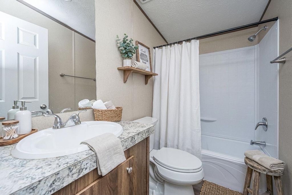 Image 5 of property listing at 268 Rodeo Drive, Eutawville, SC 29048