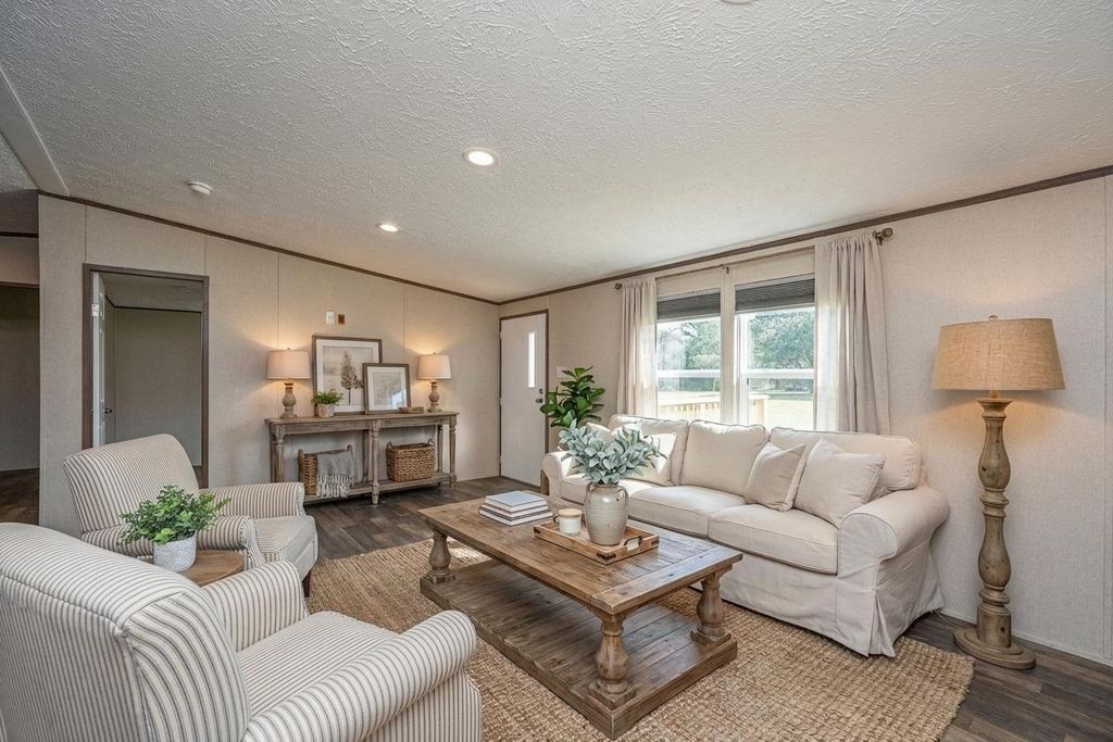 Image 7 of property listing at 268 Rodeo Drive, Eutawville, SC 29048