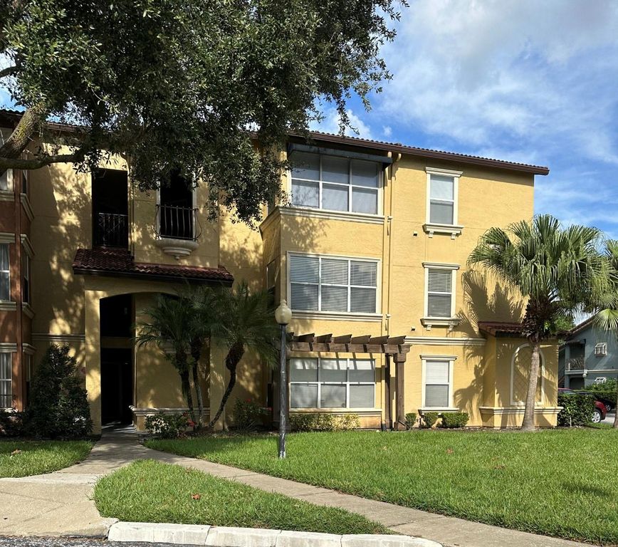 5124 CONROY ROAD 18, Orlando, FL 32811
