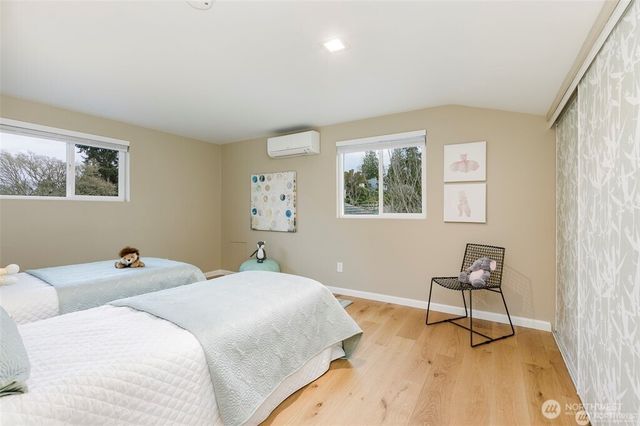 6001 60th Avenue NE, Seattle, WA 98115