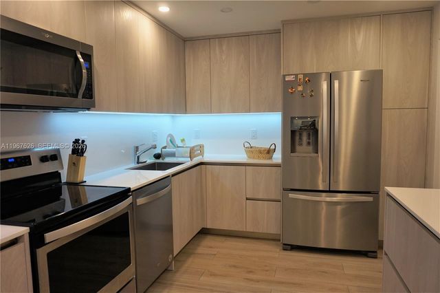 210 Sea View Drive 408, Key Biscayne, FL 33149