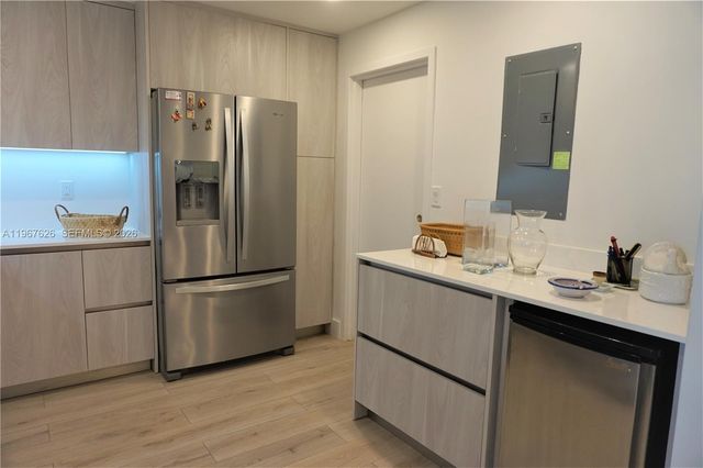 210 Sea View Drive 408, Key Biscayne, FL 33149