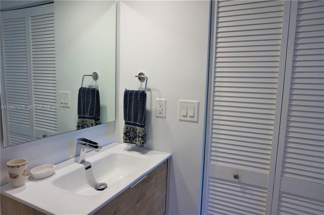 210 Sea View Drive 408, Key Biscayne, FL 33149