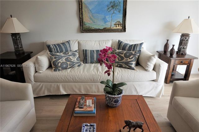 210 Sea View Drive 408, Key Biscayne, FL 33149