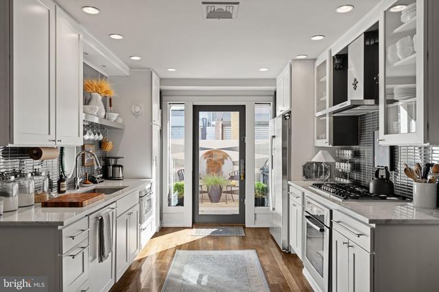 715 S WARNOCK ST, Philadelphia, PA 19147