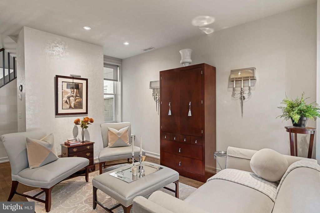 715 S WARNOCK ST, PHILADELPHIA, PA 19147 — photo 4