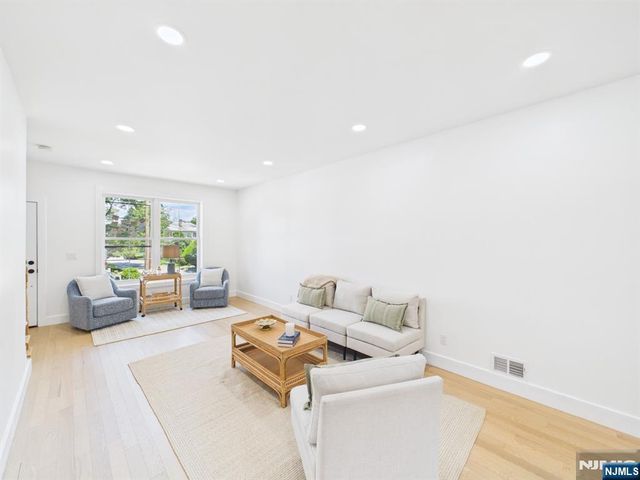 64 Graham Place, Teaneck, NJ 07666