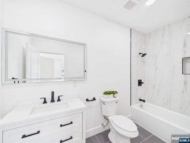 64 Graham Place, Teaneck, NJ 07666