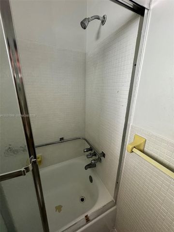 20201 NE 29th Ct D329, Aventura, FL 33180