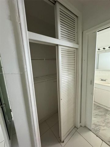 20201 NE 29th Ct D329, Aventura, FL 33180