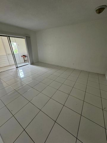 20201 NE 29th Ct D329, Aventura, FL 33180