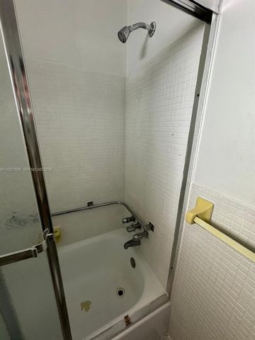 20201 NE 29th Ct D329, Aventura, FL 33180