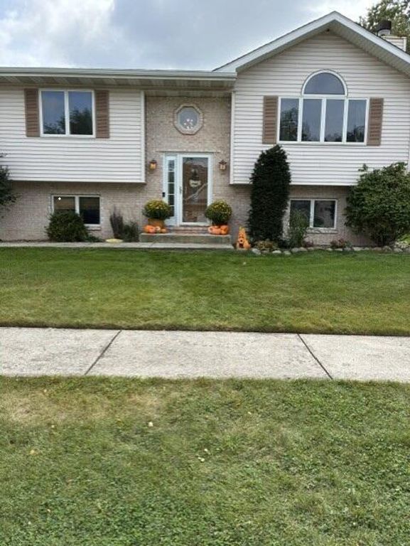 1509 Mockingbird Drive, Schererville, IN 46307