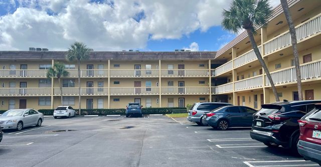 5860 NW 64TH Avenue 206, Tamarac, FL 33319